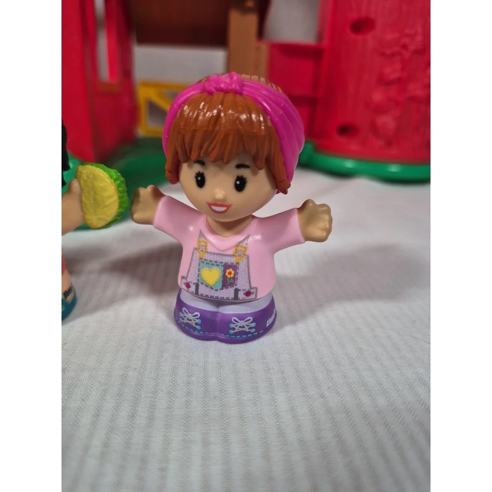 2005 Fisher Price Little People Farm Barn & Silo & Figures Working Animal Sounds
